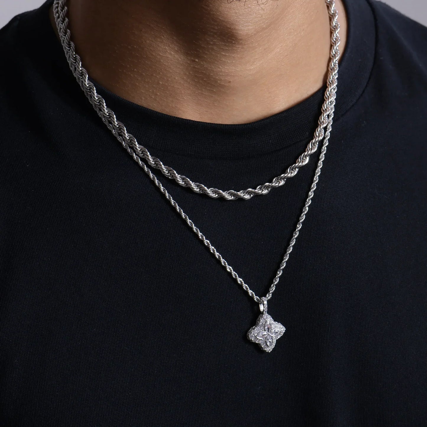 🖤 Black Friday Topper! ✨ "Luck-Bringer" Aporro Four-Leaf Clover Pendant | A Talisman Filled with Starlight