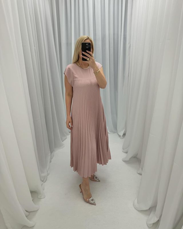 🔥HOT SALE🔥Sleeveless pleated simple solid color dress