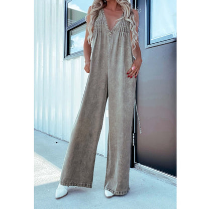 💃V-Neck Sleeveless Sexy Open-Back Washed Denim Jumpsuit🔥
